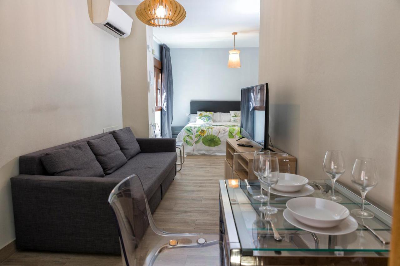 Apartamentos Onnight Малага Екстер'єр фото